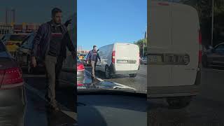 PONTE 25 abril 2 homens atacam um velhote no carro na fila do trânsito em Almada Subscribe [upl. by Torbart]