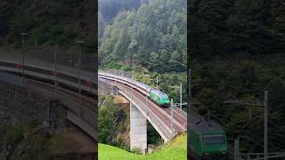 🚆 Die Re 460 010 auf der Intschireussbrücke Ein Intercity nach Zürich HB und hupt zur Begrüßung 🚂 [upl. by Tallie]