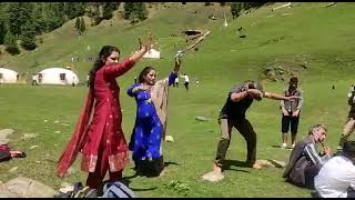 Flute Master Woh Dekho Jala Ghar Kisi Ka  Tourist Enjoying In Kashmir Velly kashmir dogrisong [upl. by Schram494]