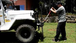 Utilizando o macaco HiLift para erguer o carro Por Mantiqueira 4x4 HD [upl. by Phares]