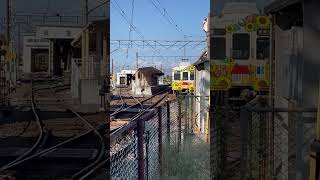 Kotoden Takamatsu  Trainstation stop at Busshozan and railroad crossing in Japan [upl. by Eremihc]