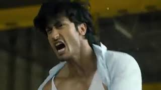 COMMANDO 2013 STARTING BUS STAND FIGHT SCENE OF VIDYUT JAMWAAL JAMWAL [upl. by Torrie34]