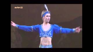 Leonid Sarafanov  Two Different Performances of a Solo from La Bayadere [upl. by Tama662]