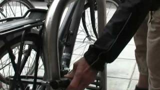 Beat The Thief How not to lock your bike [upl. by Nyre39]