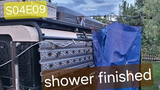 S04E09  WarmwasserDusche im Land Rover Defender  Elgena Nautic  Tiger Exped [upl. by Trebeh833]