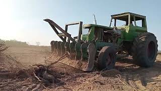 Cómo se limpia un desmonte con un Tractor [upl. by Kelcey]