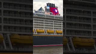 Kreuzfahrtschiff Disney Dream 2 in Hamburg  Zeitraffer ime lapse shipspotting [upl. by Tiena]