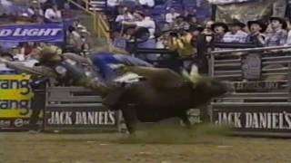 PBR 2004 Willis Trosclair pulls a Justin McBride 825 pts [upl. by Yenittirb363]