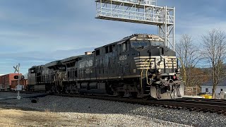 NS 4593 leads 127 w a MidDPU in Wytheville VA [upl. by Oberg675]