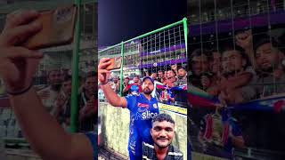 Rohit Sharma ji ne li fan ke sath selfie 🙃 mumbaiindiansfanclub ytshorts shorts greenscreen [upl. by Fugere]