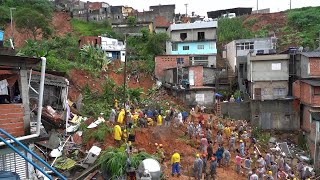 Erdrutsch zerschneidet Stadt in Brasilien in zwei Teile  AFP [upl. by Norramic]