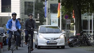 PendlerTest quotAuto gegen EBikequot Wer kommt schneller ans Ziel [upl. by Tiertza]