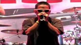 Bondan Prakoso amp Fade2Black  beatbox VS bass LIVEori [upl. by Nikola189]