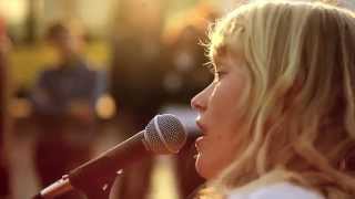 Alice Phoebe Lou  Your love gets sweeter  Finley Quaye Cover [upl. by Margarita]