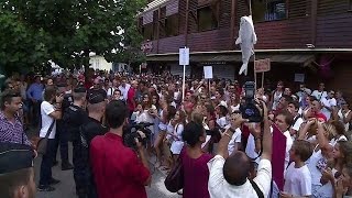 La Réunion manifestation à SaintPaul après lattaque dun requin [upl. by Adalbert345]