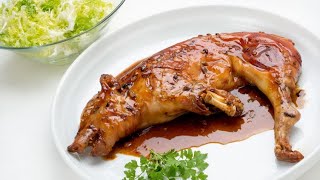 Receta de cochinillo asado con ensalada de escarola  Karlos Arguiñano [upl. by Novihs]