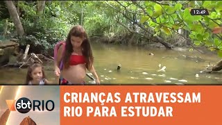 EXCLUSIVO Crianças são obrigadas a atravessar rio para ir a colégio em Angra dos Reis [upl. by Larisa]