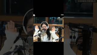 241210 두시 데이트 마마무 솔라 사복패션 아이컨택 마타하리 Radio 2pm date mamamoo solar eye contact in matahari kpop [upl. by Enirhtac]