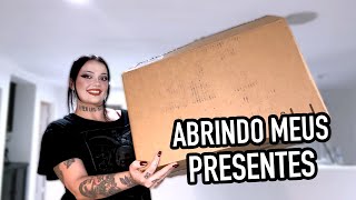 ABRINDO MEUS PRESENTES DE ANIVERSÁRIO  PROVANDO ROUPAS GÓTICAS [upl. by Akinnej]