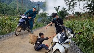 The orphan boy was bullied by a young man passing by Luckily the kind policeman arrived in time [upl. by Chem416]