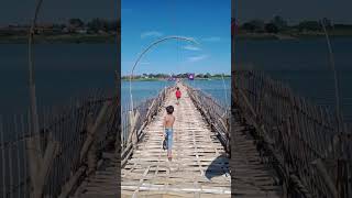 The bamboo bridge in Kampong Cham Mekong  Le pont en bambou de Kampong Cham Mékong [upl. by Tamanaha]