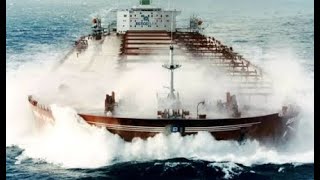 TOP Giant Oil Tanker Ships amp Bulk Carriers Overcome Horrible Waves In Storm [upl. by Yelmene]