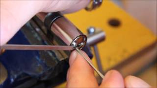 Crochetage lockpicking cylindre Vachette Assa Abloy VRX [upl. by Vijnas]