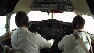 Hawker 800XP  Aspen Colorado Landing  Pilots View [upl. by Entruoc]