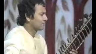 Ustad Rais Khan  Raga Yaman Tabla Ustad Sabir Khan [upl. by Nesta]