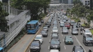 Yakarta la megápolis que hace del atasco una forma de vida [upl. by Berlinda944]