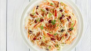 Recette  Coleslaw aux raisins secs [upl. by Dorette]