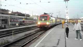 Schnellzug Express train quotDaciaquot D347 WienBucuresti at Wien Westbhf [upl. by Atalie344]