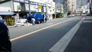 Osaka garbage truck with melody 大阪のゴミ収集車2 [upl. by Inoliel]