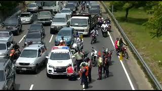 Arrollado un peatón en la autopista Gran Cacique Guaicaipuro a la altura de Puente Hierro [upl. by Jb342]