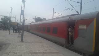 15708 KIRASR AMARPALI EXPRESS ARRIVING AMRITSAR JUNCTION [upl. by Eirrok336]