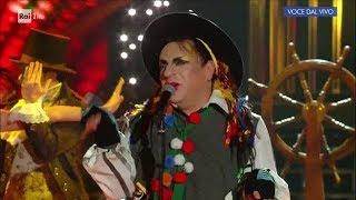 Platinette interpreta Boy George quotKarma Chameleonquot  Tale e Quale Show 13102017 [upl. by Anauq]