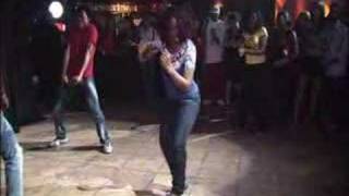 Kizomba  Ombaka Kuduro dança angolana [upl. by Ispep153]