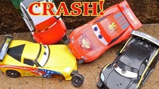 Cars 2 Launching Play Set Lightning McQueen Crashes On Impact Lewis Hamilton Memo Rojas [upl. by Fairfax]