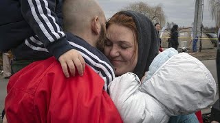 Reportage à Przemyśl en Pologne confrontée à un afflux continu de réfugiés ukrainiens [upl. by Juakn]