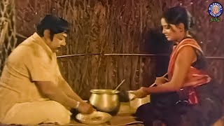 கடல் மீனை விட ஆத்து மீன்தான் ருசி  Muthal Mariyathai Movie  Sivaji Ganesan Radha [upl. by Glennon]