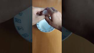 Yumurtanın içine düşen kabuğu almanın kolay yolu 🥚 lifehacks lifehack yumurta tricks eggshell [upl. by Aelyak746]