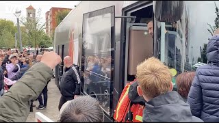 Spelersbus Feyenoord arriveert in Eindhoven [upl. by Deana13]