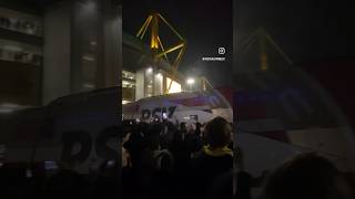 Sfeervolle aankomst PSVbus bij Dortmundstadion 🔥 psv [upl. by Ailene]