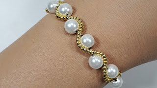 DIY Pulsera fácil con perlas y cuentas ❤️  Pulseras de Moda✔️ [upl. by Christiano518]