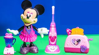 Exploring the Minnie Mouse Bowtastic Kitchen Chef set and Vacuum [upl. by Nosidam]