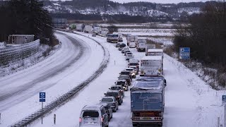 Pioggia e neve bloccano lEuropa settentrionale allerta maltempo anche in Italia [upl. by Byler177]