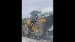 A thing beauty shortsfeedshortsyoutubetruckingtruckspottingoversizedhaulingcaterpillar semi [upl. by Lebatsirc]