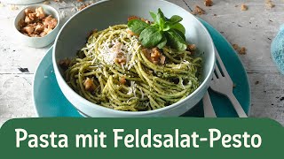 FeldsalatPesto selber machen – schnell amp einfach 🥬  REWE Deine Küche [upl. by Trilbee]