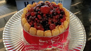 Charlotte aux fruits rouges 🍰 en 2 min 🕑 [upl. by Ahtanamas]