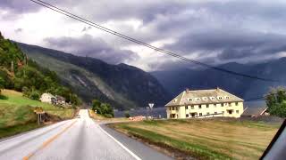 Per auto langs de Sognefjord van Vadheim naar Høyanger 18 juli 2018 [upl. by Anelav665]